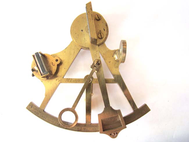 An EXTREMELY RARE cased miniature SEXTANT by Matthew Berge, London circa 1810 — image 3